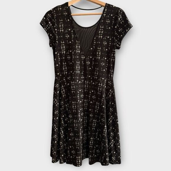 Urban Outfitters Kimchi Blue black & white nylon spandex Fit & Flare Mini Dress - Picture 1 of 6